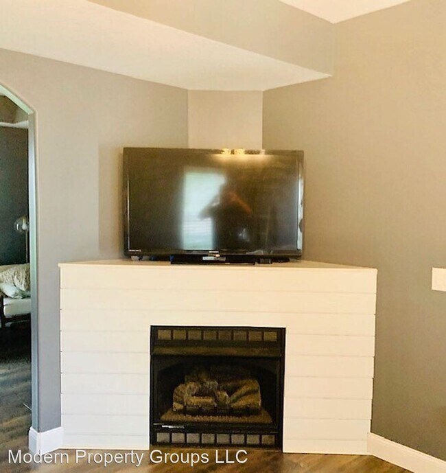 Building Photo - 3 br, 2.5 bath House - 2106 Bay Brook Dr