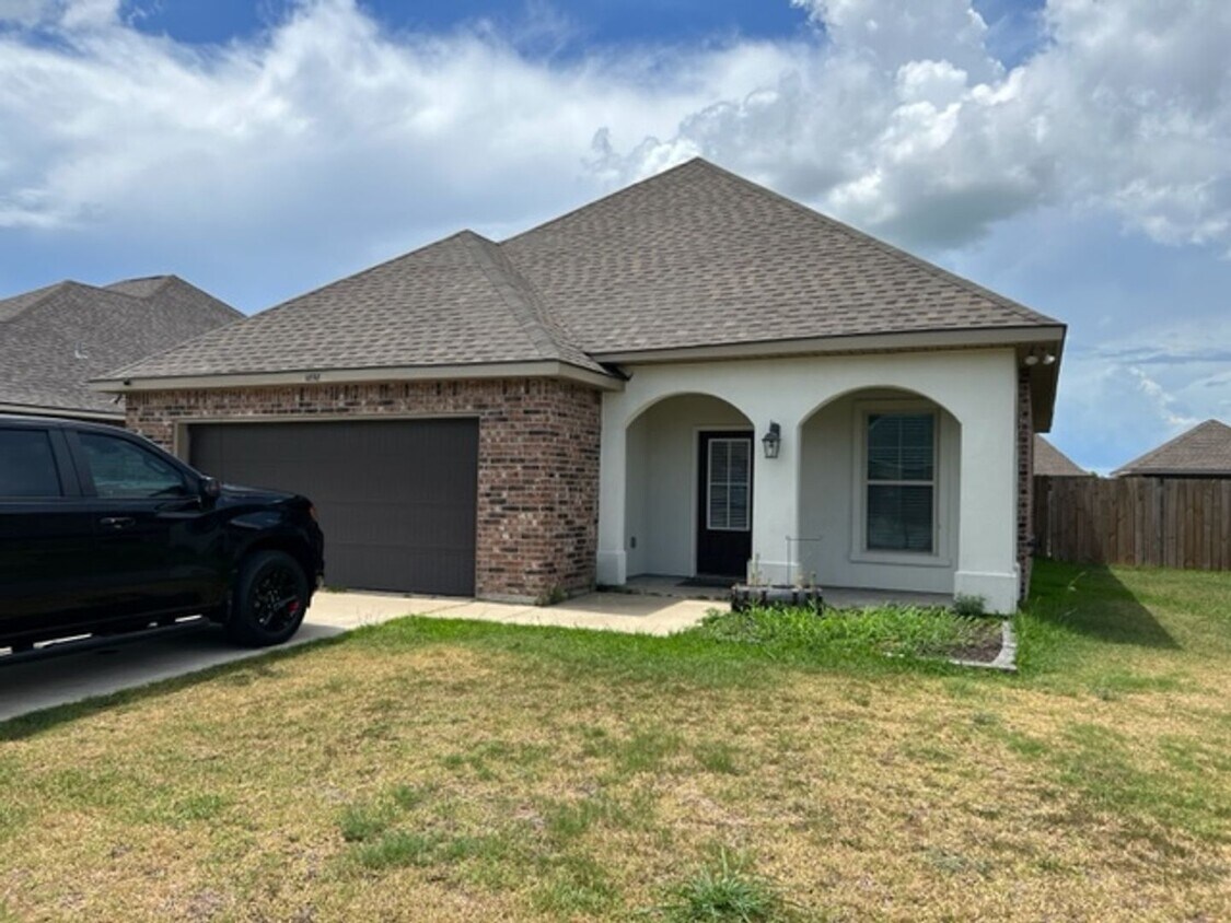 Primary Photo - Beautiful 3 bedroom, 2 bath home in Moss B...