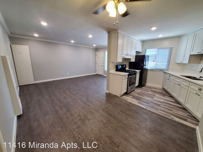 Building Photo - 11416 Miranda St