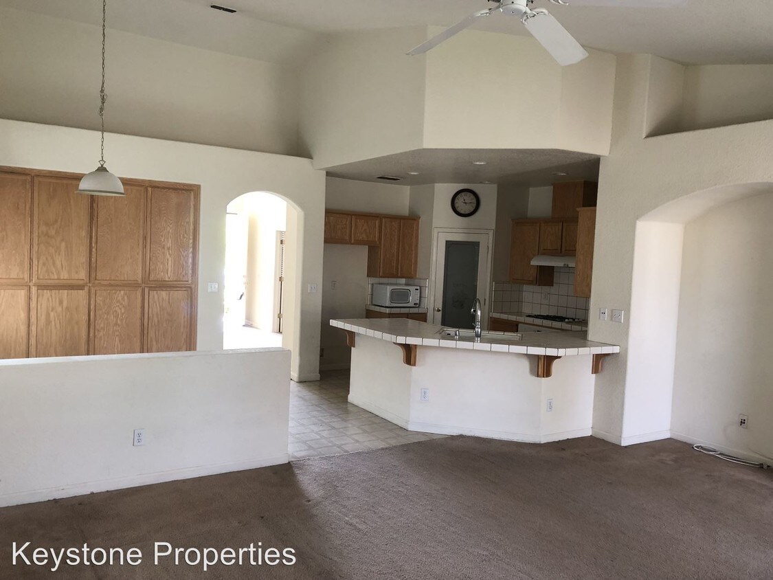 Building Photo - 4 br, 3 bath House - 5475 Cooper Ct.