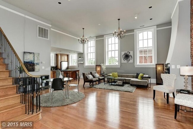 Photo - You ever see a place and wonder, "who is l... House