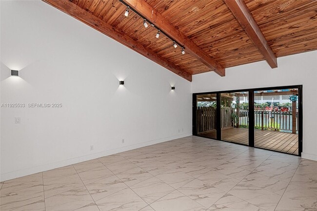 Foto del edificio - 2621 Parkview Dr S