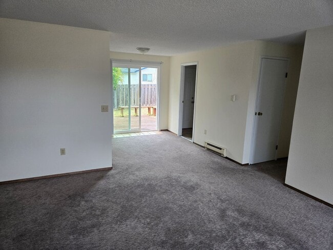 Building Photo - 3 Bedroom 1 bath