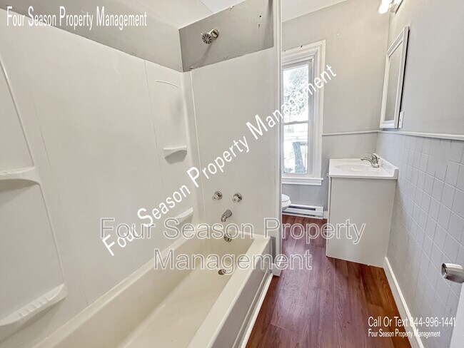 Building Photo - 116-118 Elm Street - 118b