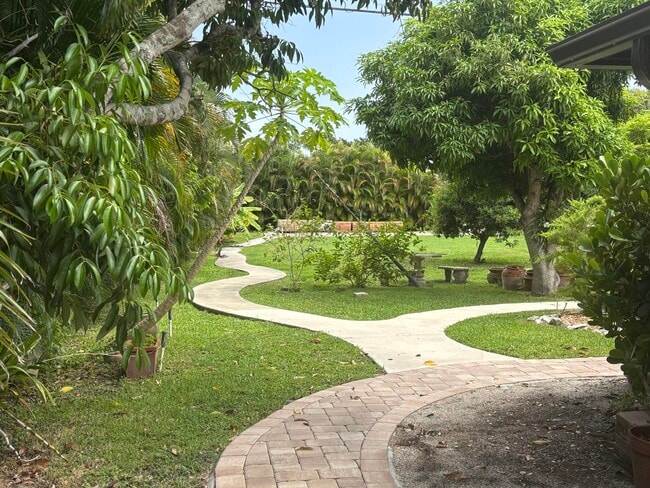Foto del edificio - 1257 SE Airoso Blvd