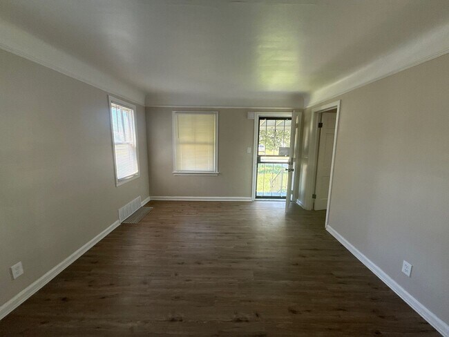 Foto del edificio - Freshly Renovated Single Family Home In Detroit Ready For Section 8 Lease!