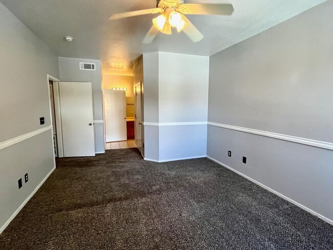 Building Photo - 3 Bedroom Condo located off of Warm Springs and South Durango!!! Southwest Location!
