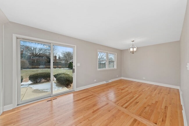 Building Photo - 1560 Warbler Dr