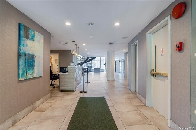 Foto del edificio - 100 Cutter Mill Rd