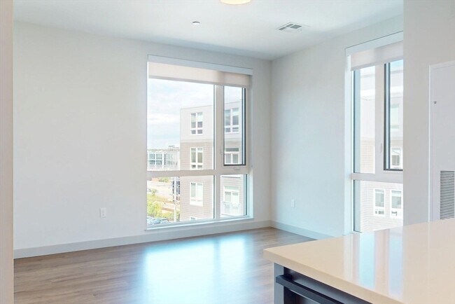 Foto del edificio - 80 Rugg Rd