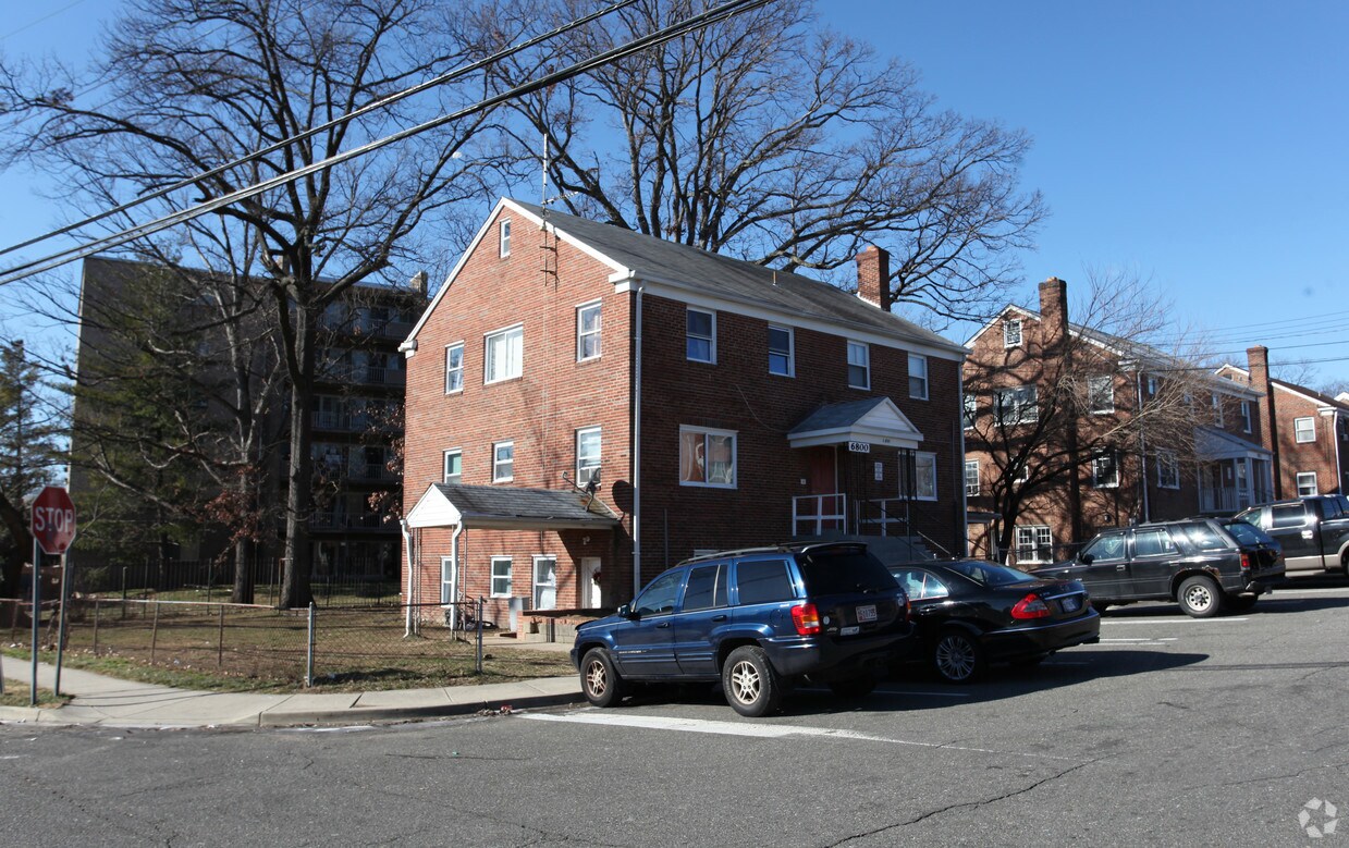 Building Photo - 6800 Red Top Rd