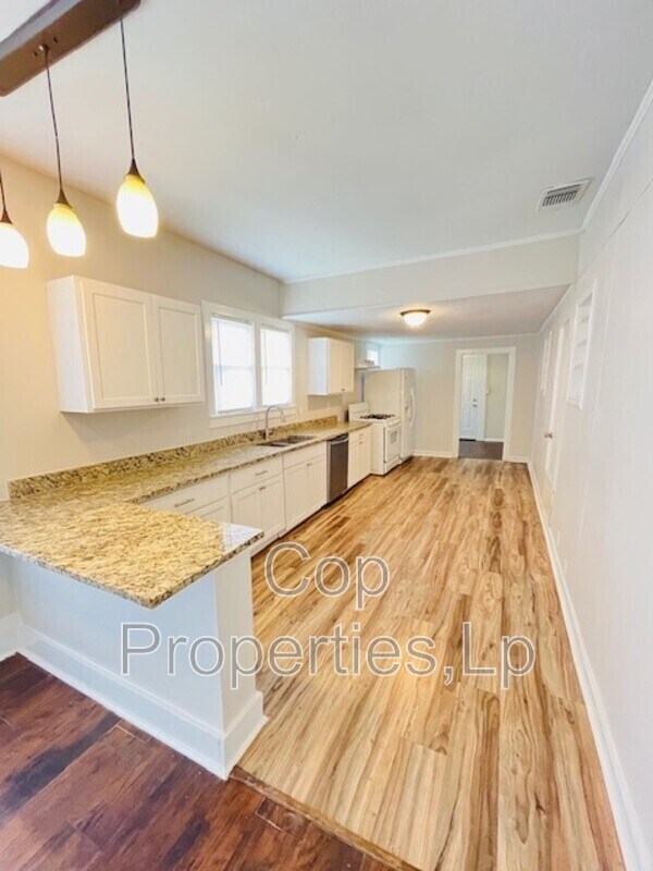 Building Photo - 220 Rigsby Ave