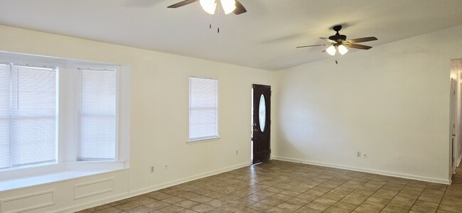 Foto del edificio - 1087 Desert Shield St