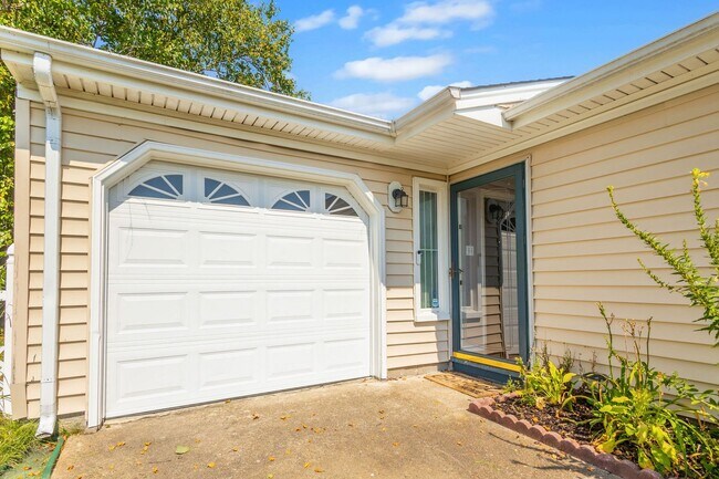 Foto del edificio - 3 Bed 2 Bath for Rent in Virginia Beach