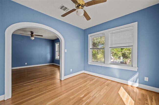 Building Photo - 1819 Sul Ross St