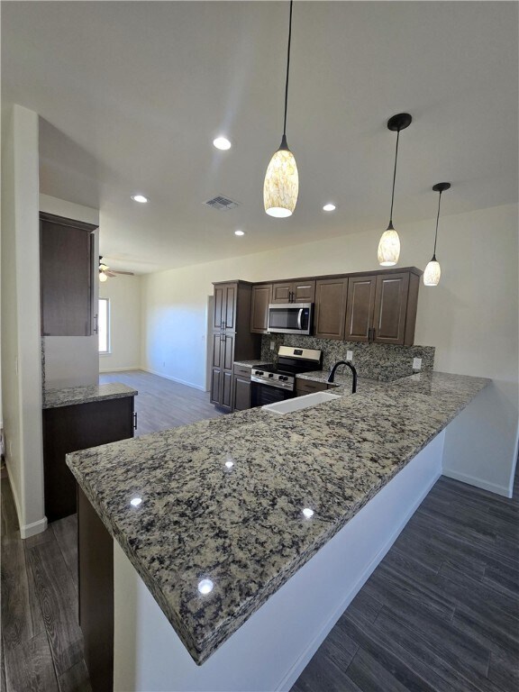 Foto del edificio - 2561 N Ridge Ave