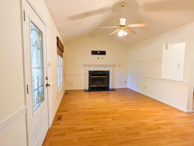 Building Photo - 1025 Stonewater Dr