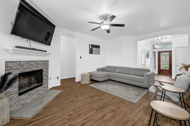 Building Photo - 11808 White Water Bay Dr