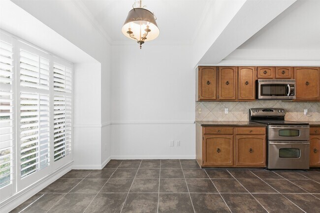 Foto del edificio - 8614 Oakford Dr