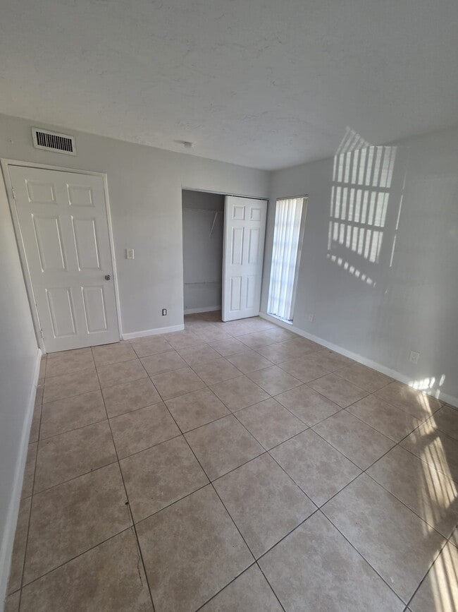 Photo - 7003 NW 79th St House