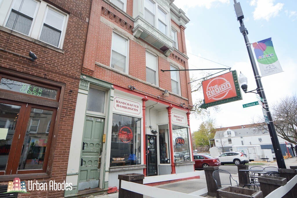 Primary Photo - 2057 W Roscoe St