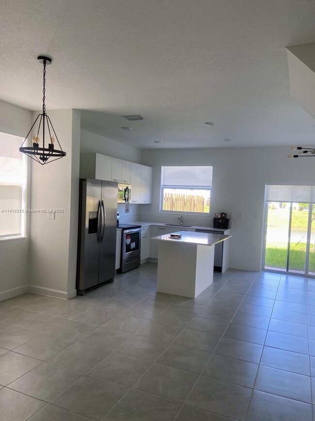 Foto del edificio - 2363 NW 122nd St