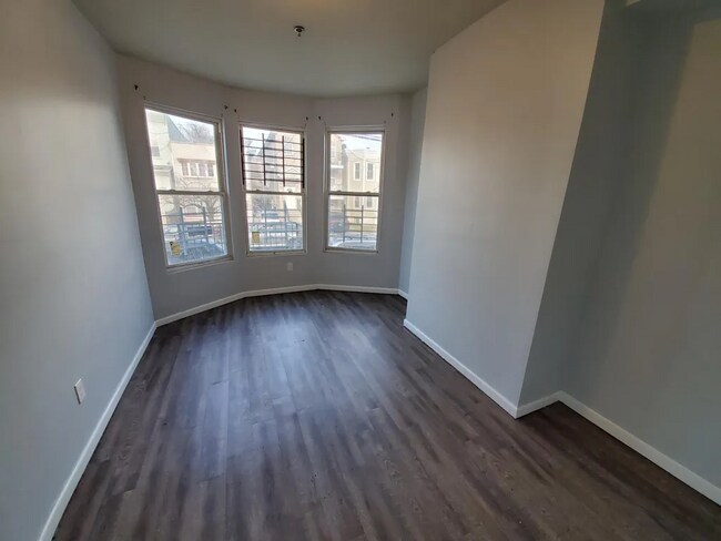 Building Photo - 623 Bramhall Ave