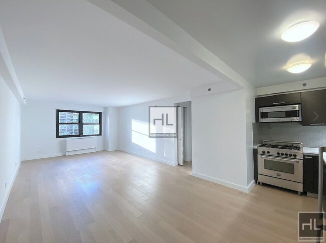Foto del edificio - STUNNING LUXURY 4 BED IN PRIME MURRAY HILL...