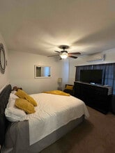 Building Photo - 867 W 9th St