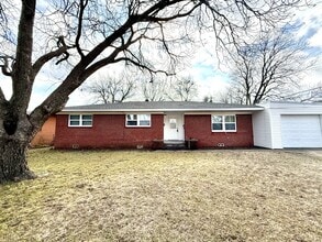 Building Photo - 904 Davis St