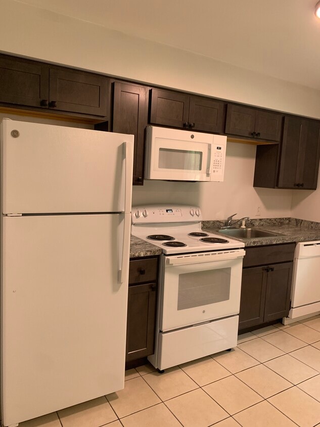 Foto principal - 2 Fairway Blvd