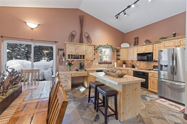 Building Photo - 493 Co Rd 672