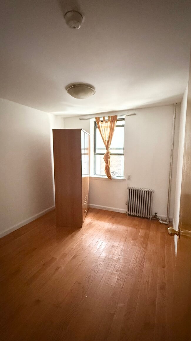 Bedroom - 131 Mott St