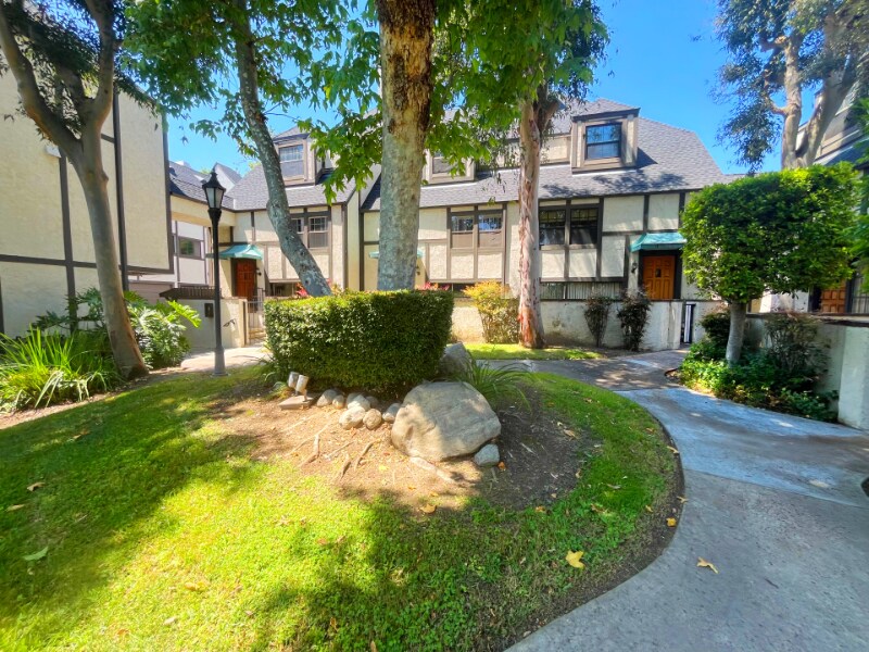 Foto principal - 111 E Rosewood Ct