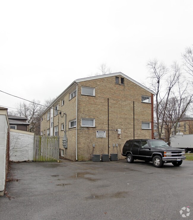 Foto del edificio - 231-233 Callan Ave