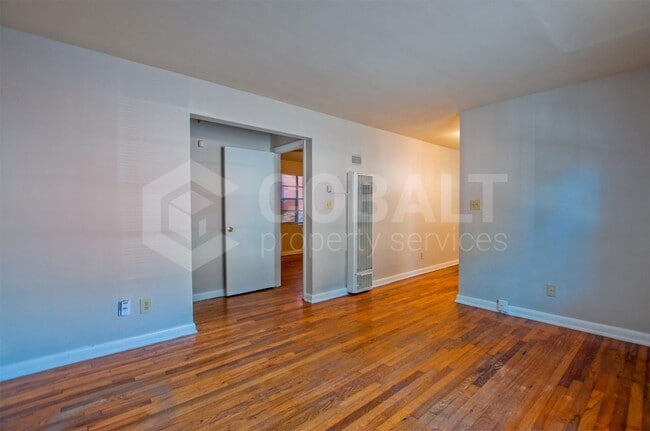 Building Photo - 896 Greenwood Ave NE