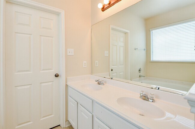 Building Photo - 7415 Oakwood Canyon Dr