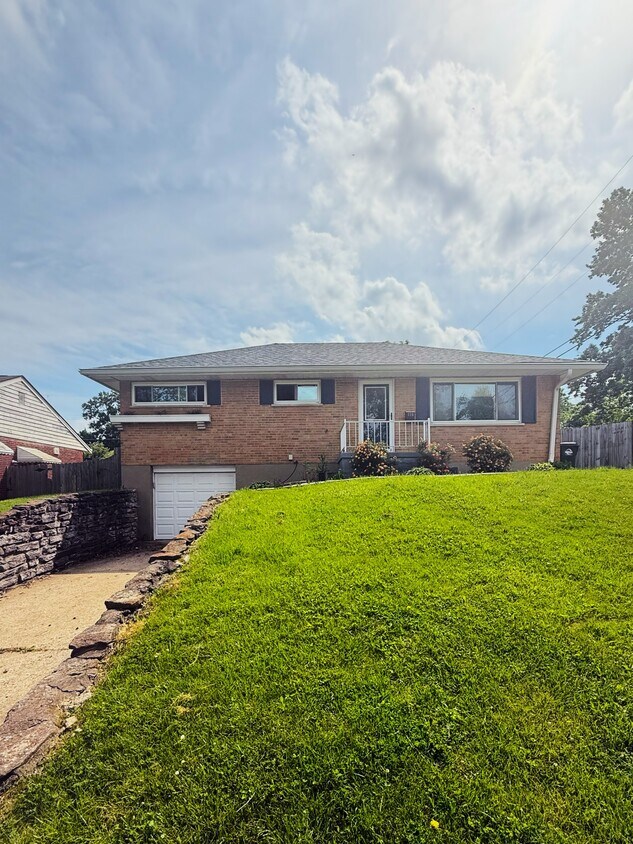 Primary Photo - 156 Ireland Ave