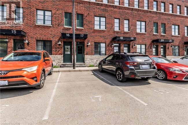 Building Photo - 290 Barton St W