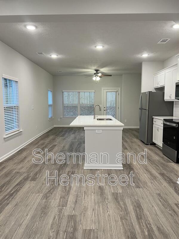 Foto del edificio - 7038 Hummingbird Dr