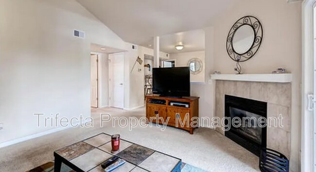 Foto del edificio - 1288 Lake Cir