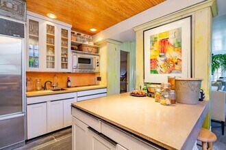 Building Photo - 4 Cozzens Ln