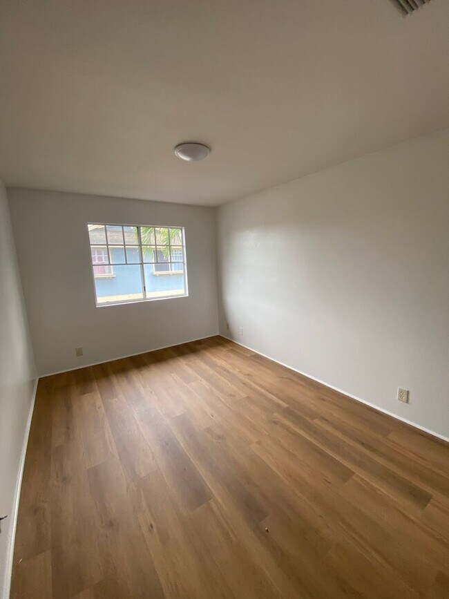 Building Photo - Updated 3 Bedroom, 2 Bath Pet Friendly Home with a Garage, Yard, and Central AC