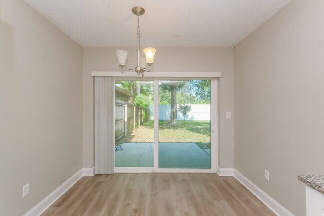 Building Photo - 3308 Laurel Dale Dr