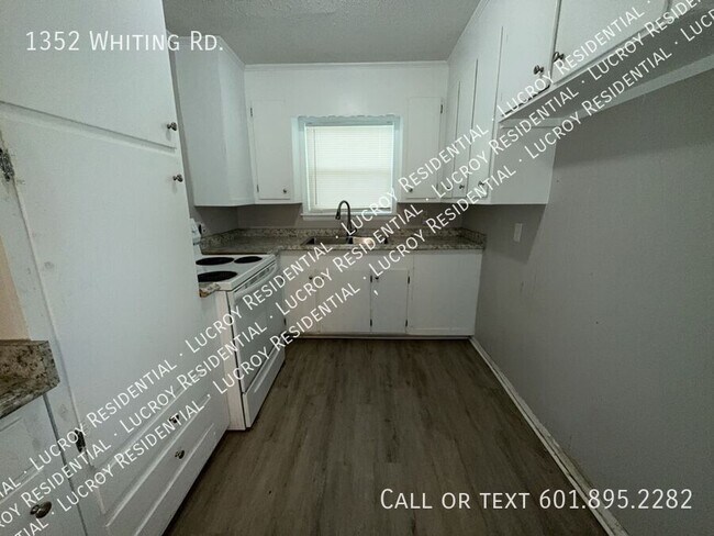Foto del edificio - 1352 Whiting Rd