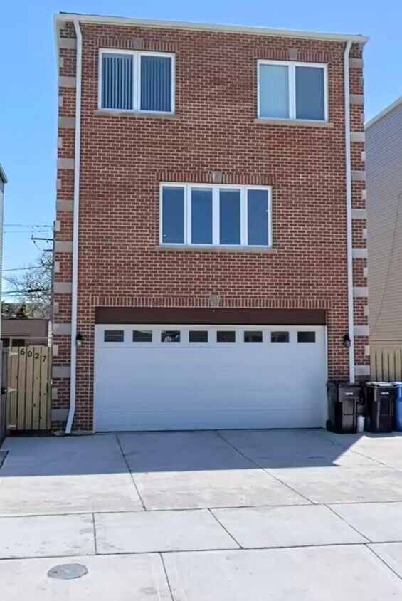 Foto principal - 6027 W Giddings St