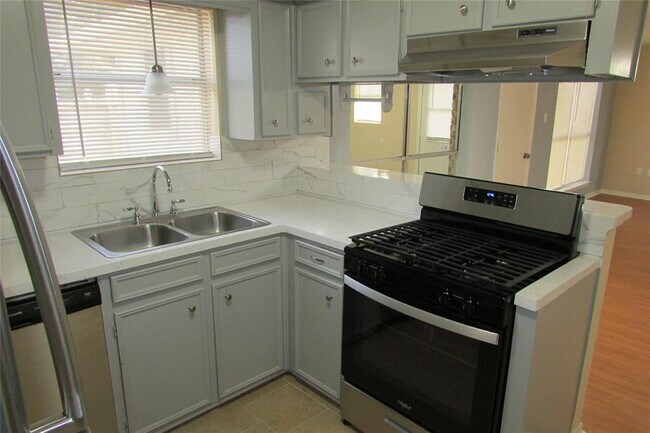 Building Photo - 4303 Thunder Bay Dr