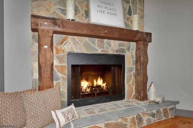 Foto del edificio - 24 Delaware Ave