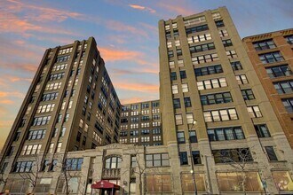 Building Photo - 728 W Jackson Blvd