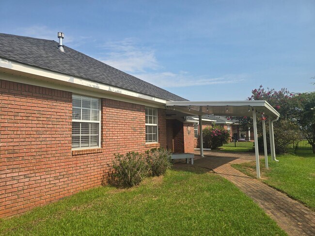 Foto del edificio - 198 Hannah Rd